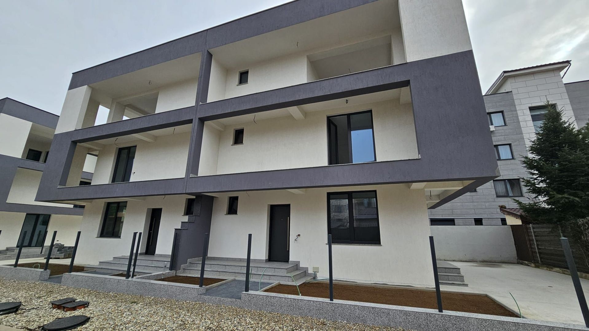 CASA DUPLEX - TOATE UTILITATILE, STRADA ASFALTATA, ACTE GATA, COMIS 0% - Poză 1