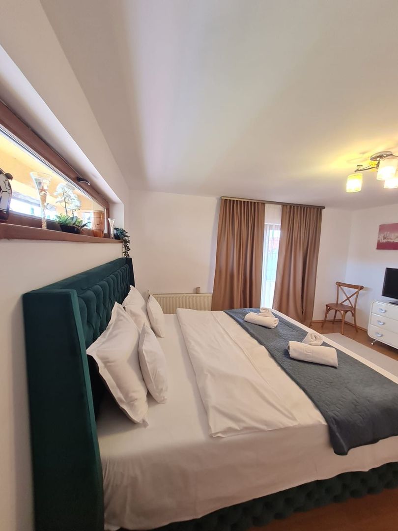 Vila spațioasă și recent renovată în Ghiroda! - Poză 68