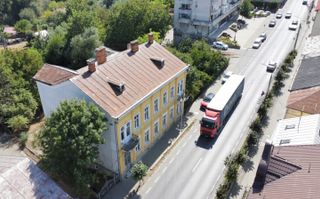 VÂNZARE/SCHIMB CU TEREN  - Clădire interbelică, centru oraș Siret - Poză 7