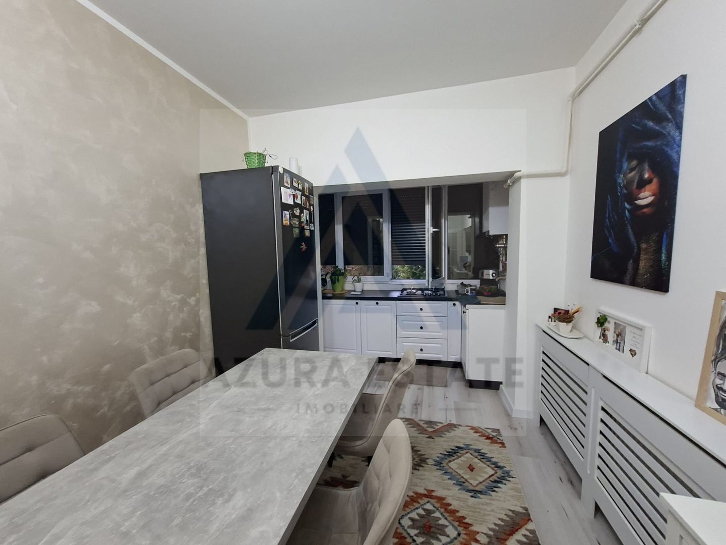 Apartament modern recent renovat 3 camere si parcare privata in Strand - Poză 5