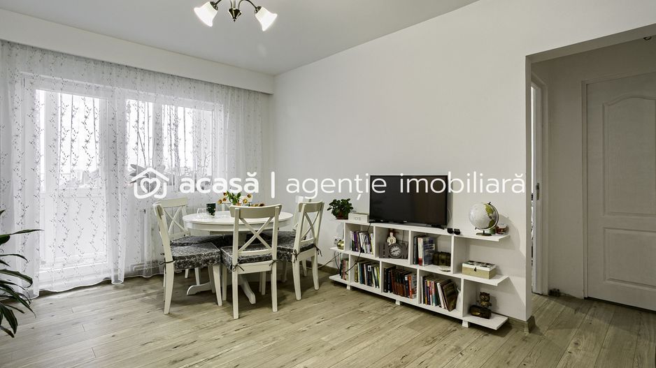 PROPRIETATE VÂNDUTĂ Apartament spatios cu 4 camere langa teatru - Poză 1