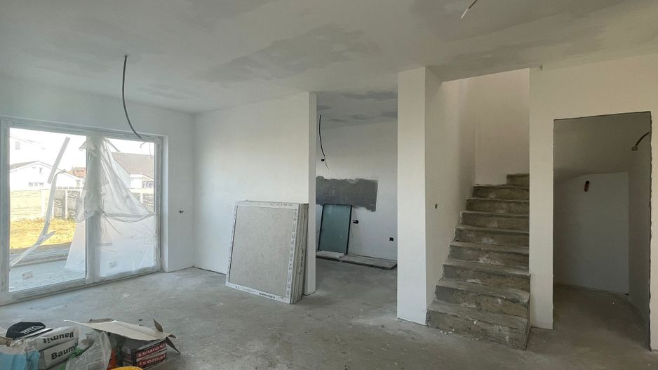 Duplex despartit prin camera tehnica- 5 camere- Mosnita Noua - Poză 2