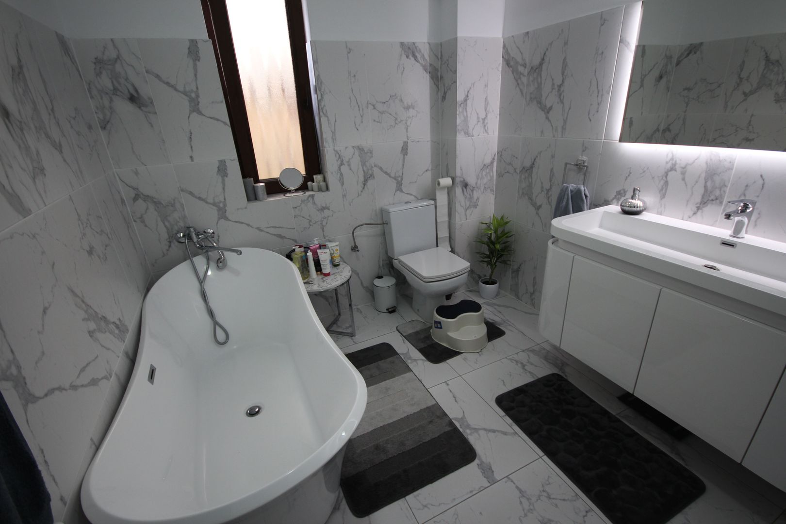 Modern si primitor - Poză 40