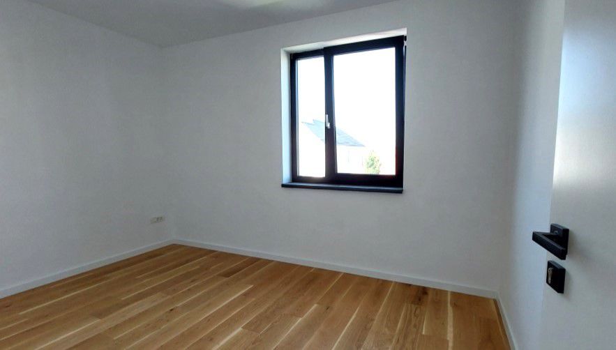 O casa simpla alba dar totusi sofisticata zona Pipera - Poză 18