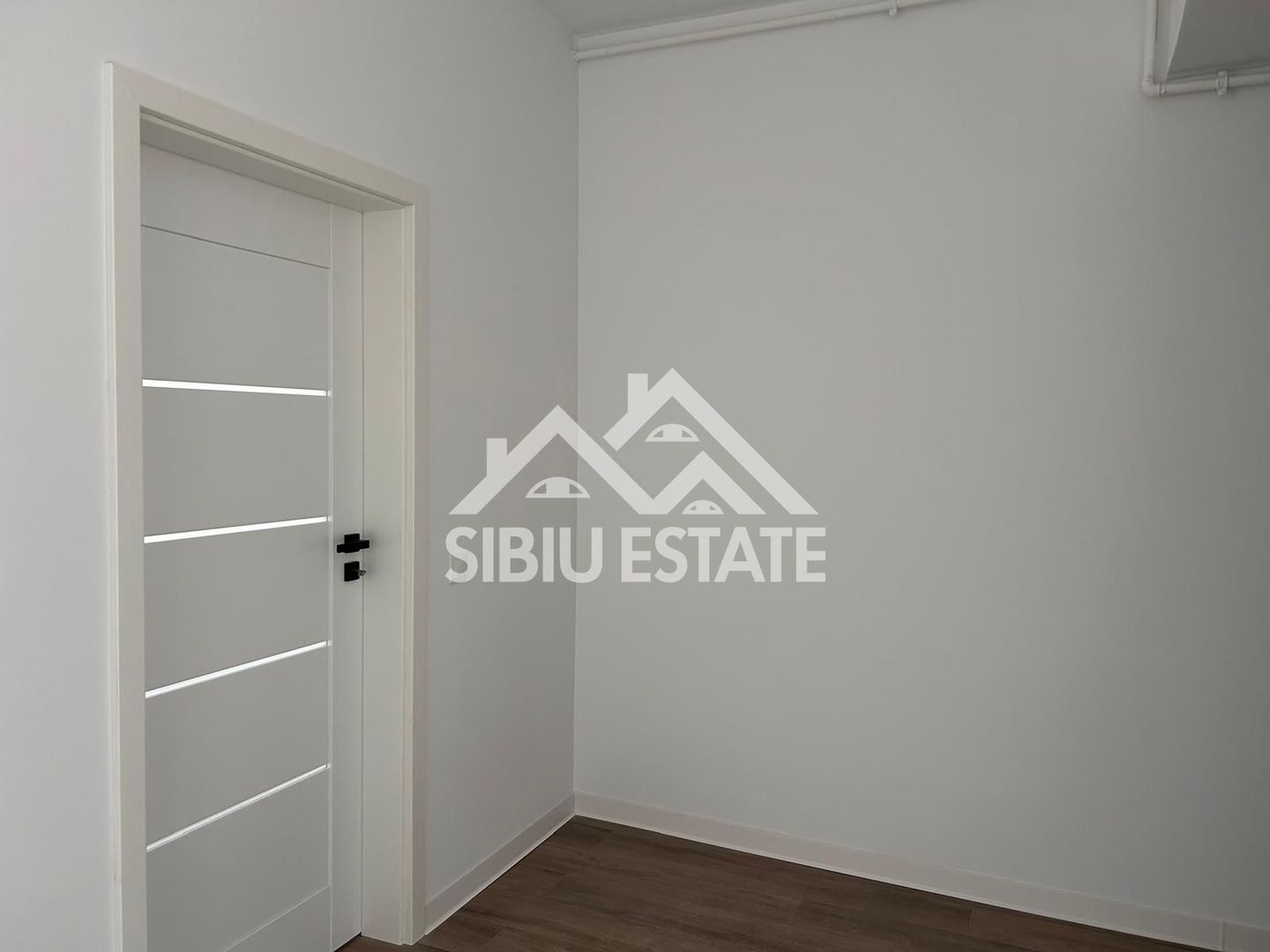 Garsoniera 41 mp, balcon bucatarie separata , intabulata zona Brana - Poză 14