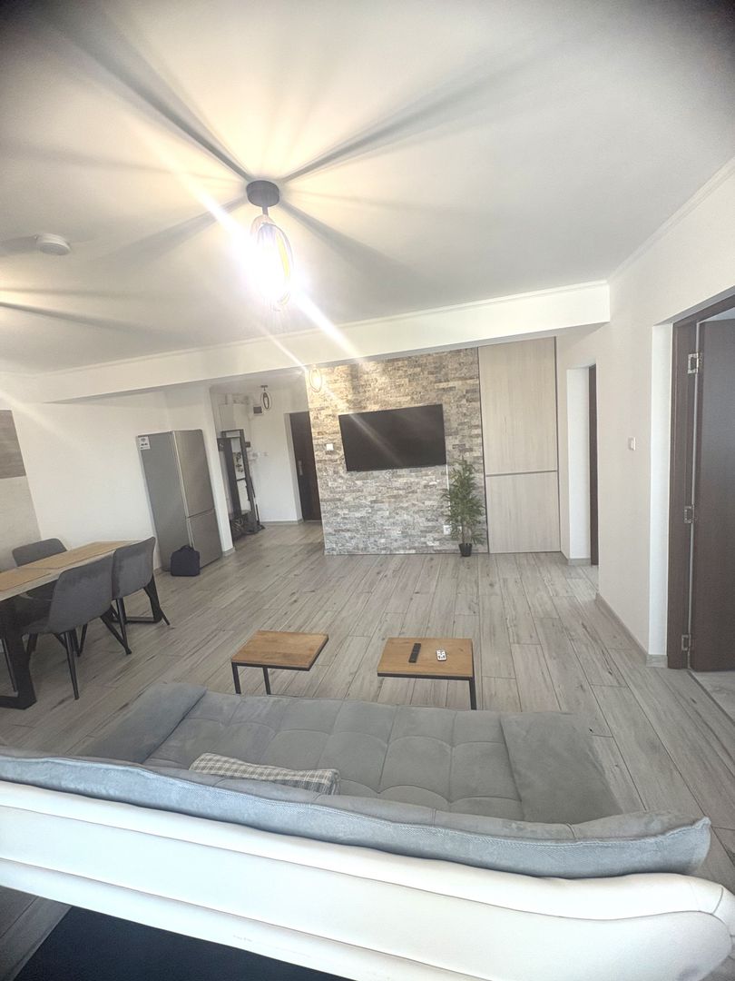 Apartament la casă, cu 4 camere - Poză 1