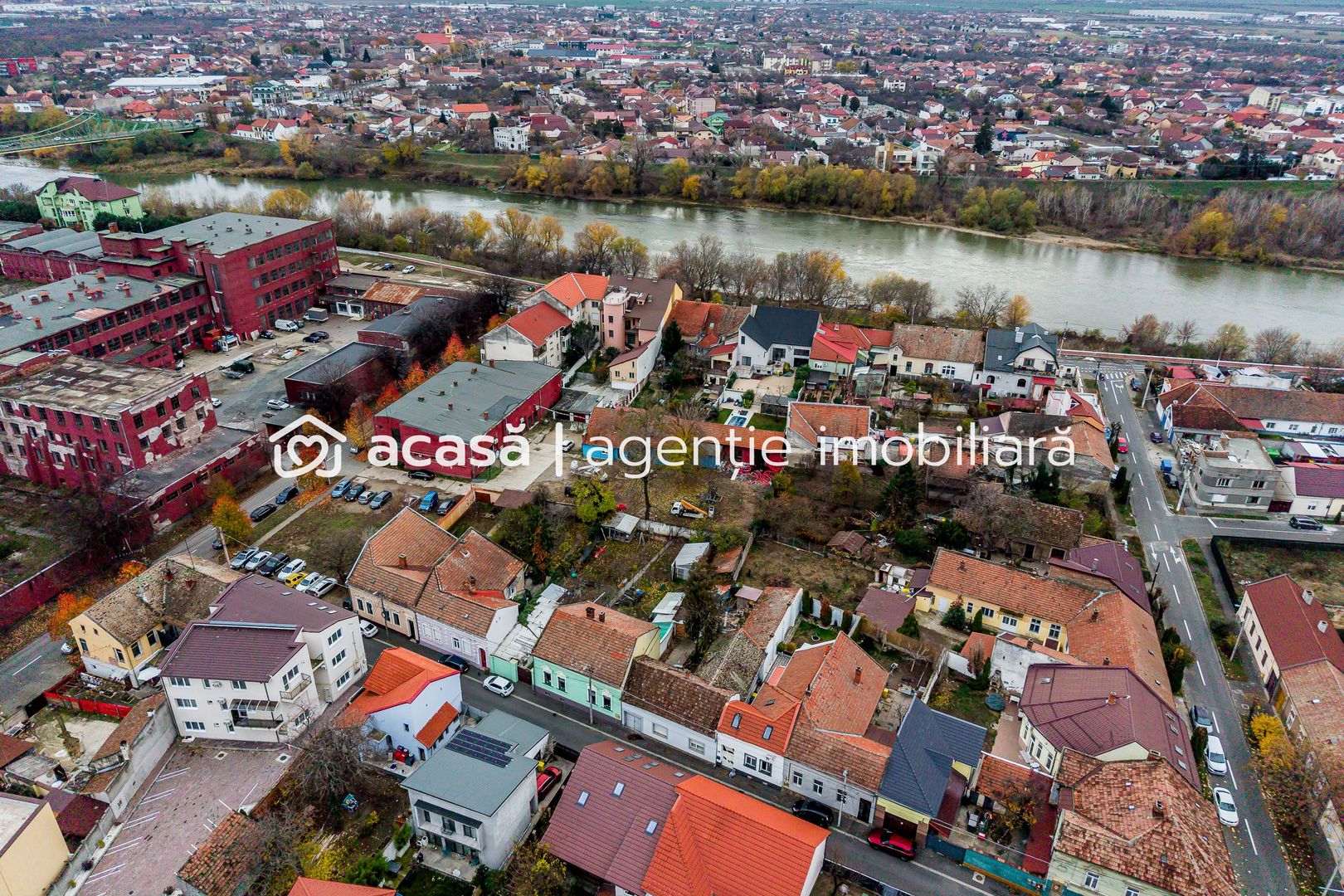Casă în zonă liniștită, lângă Malul Mureșului cu 750 mp de teren - Poză 1