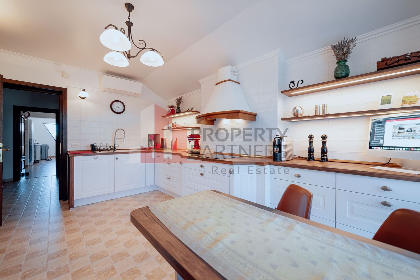 Proprietate de lux în Ghimbav, la doar 10 minute de Brașov - Poză 10