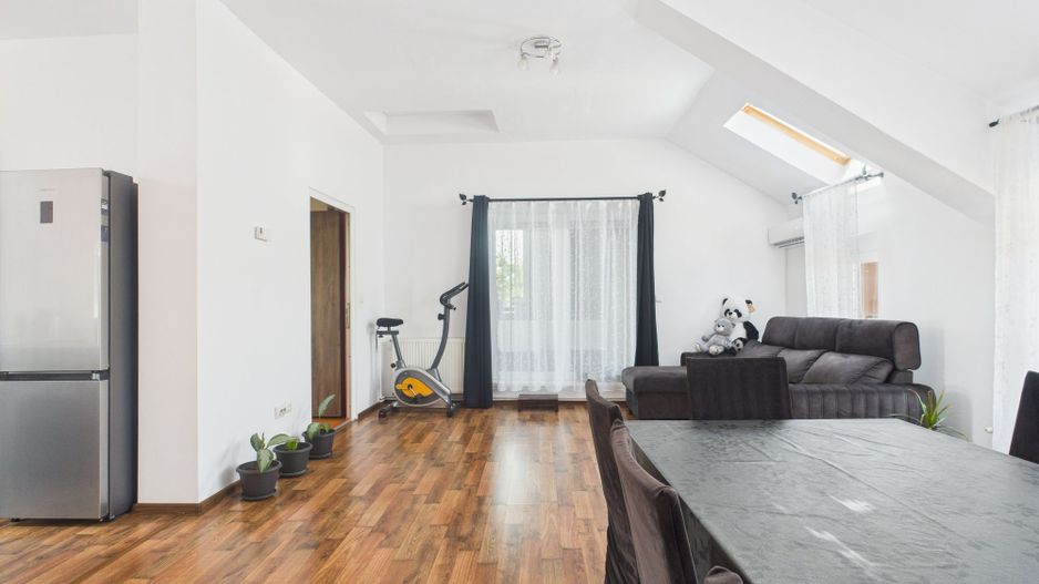 Apartament deosebit cu 3 camere , zona Fratelia - Poză 1