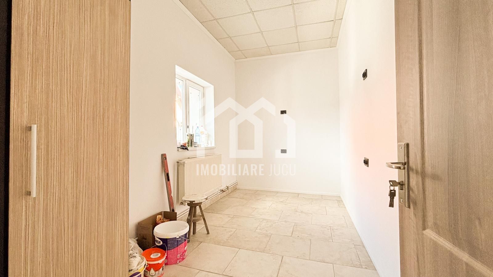 Spatiu comercial, 5 camere, 2 bai, 1 nivel Teren 392mp, Jucu de Mijloc - Poză 1