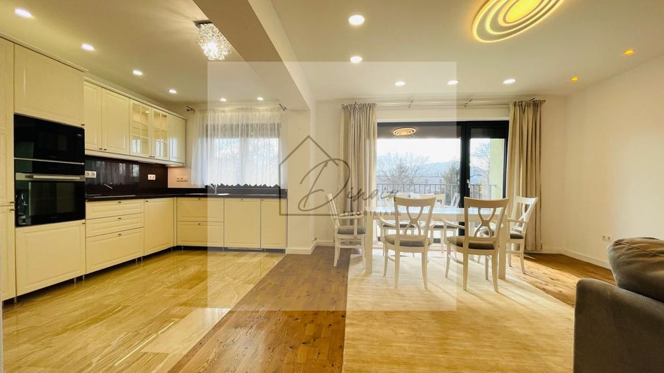 2 camere Premium I Vedere Panoramica I 82 mp - Poză 19