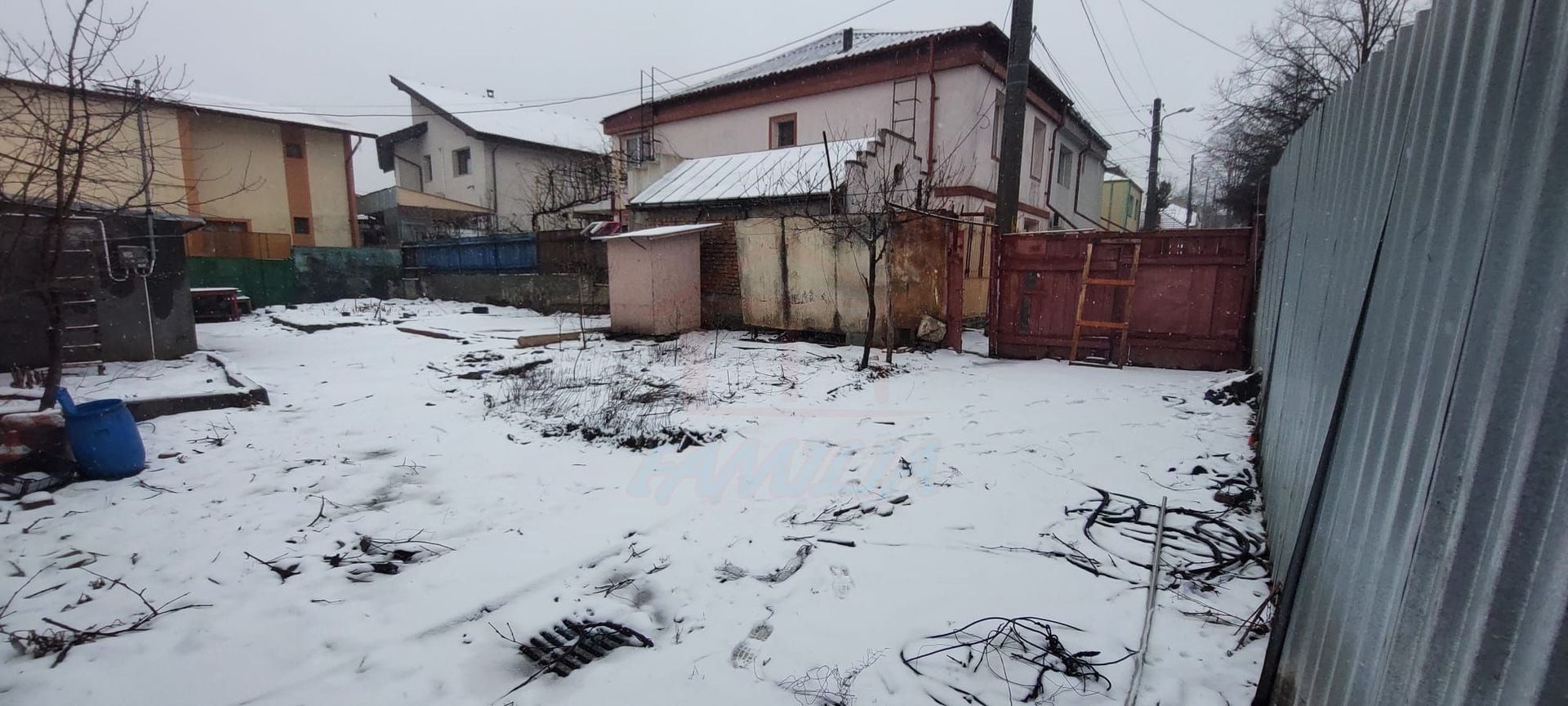 48500 Euro- 293 mp. Teren si casa batraneasca in mun. Galati - Poză 1