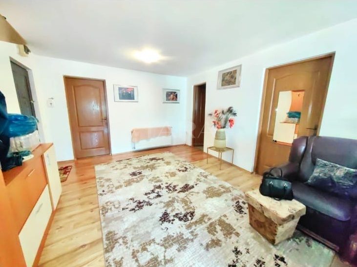 Apartament cu 3 camere în Plopilor, spațiu generos, lumină și liniște. - Poză 2