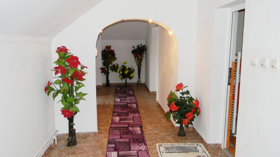 Casa mobilata in Centrul Mun. Sacele - Poză 10