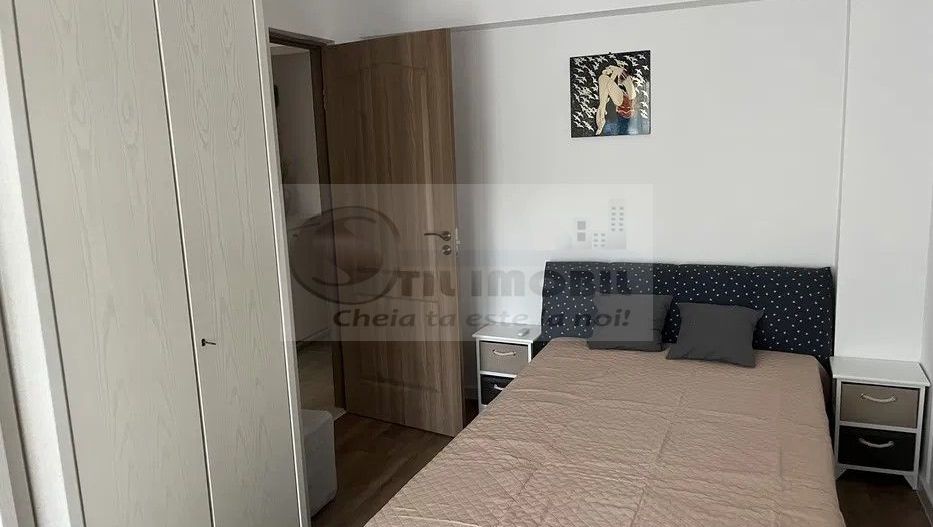 Apartament 3 camere Podul de Fier 700 Euro - Poză 2