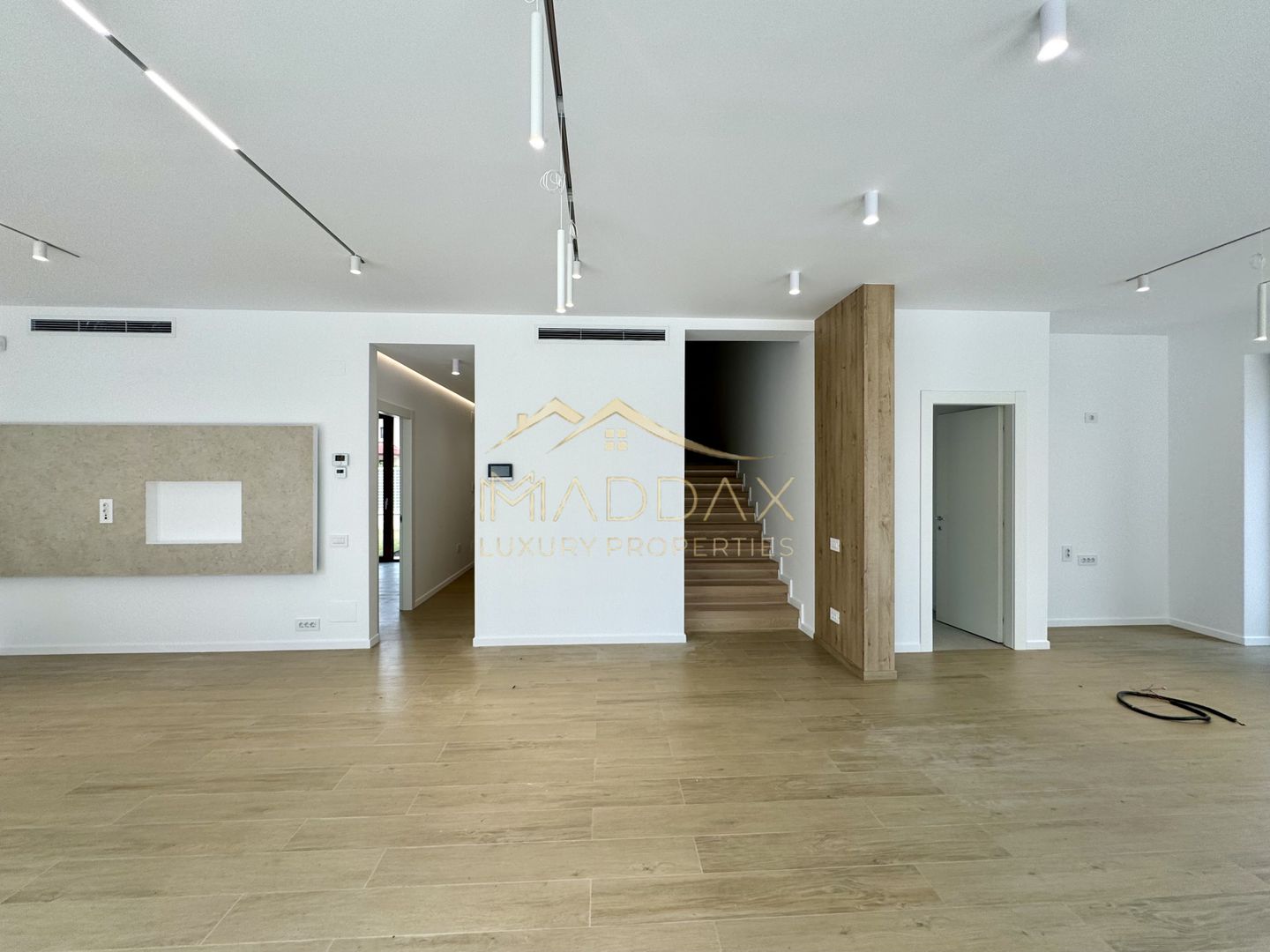 Vila cu 6 camere *575mp* / 2 locuri parcare // Pipera- Iancu Nicolae - Poză 19