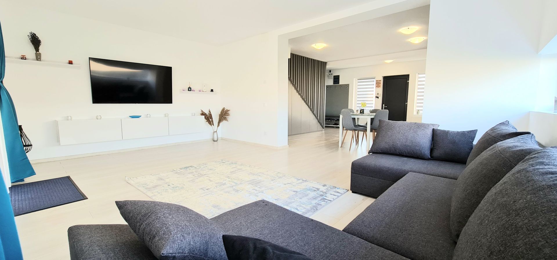 Casa 4 camere cu garaj mobilata si utilata cartier Izvor Tarlungeni - Poză 2