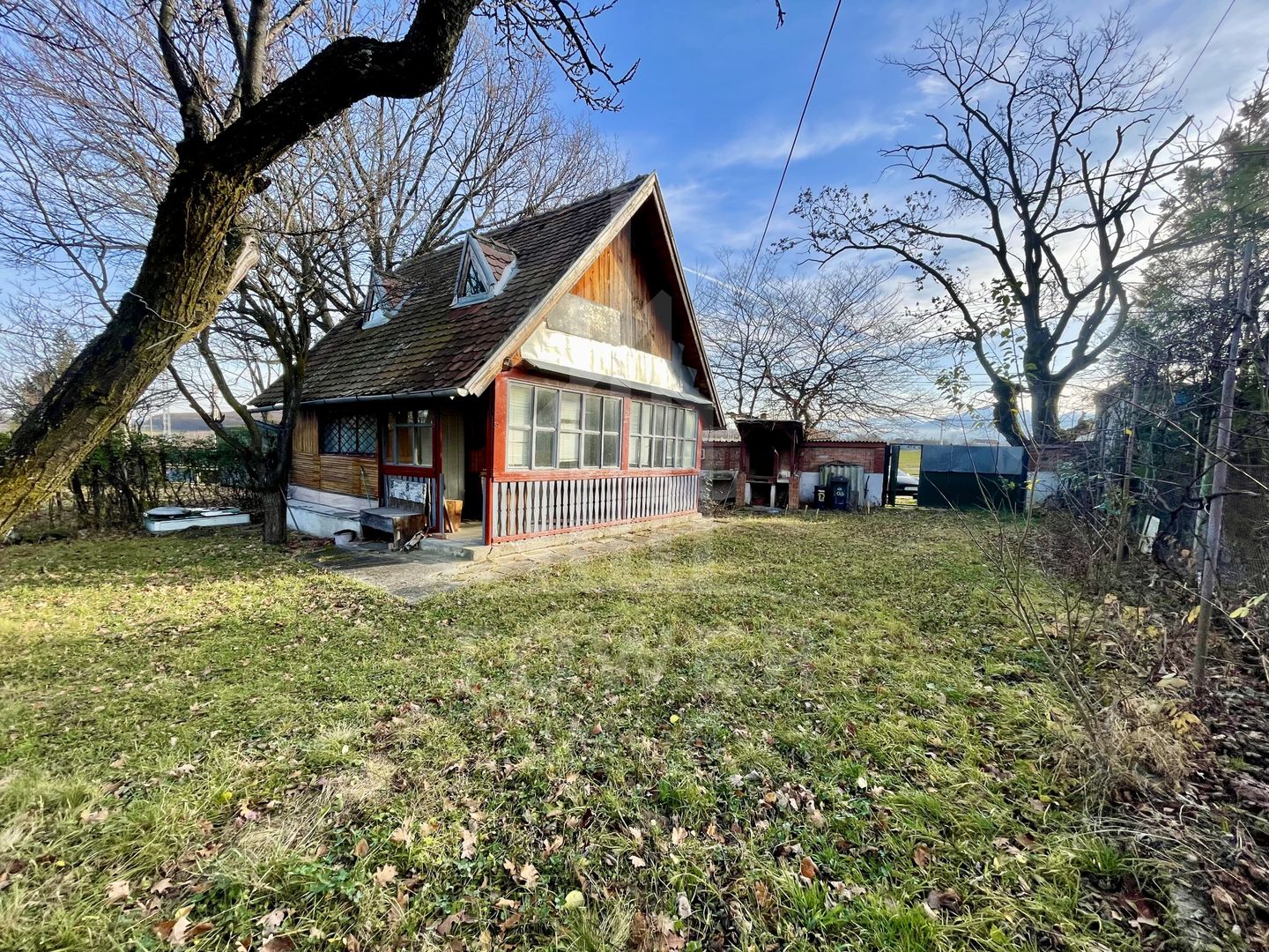 Teren intravilan 1.915 mp + cabană din lemn | Tocile – Sadu - Poză 6