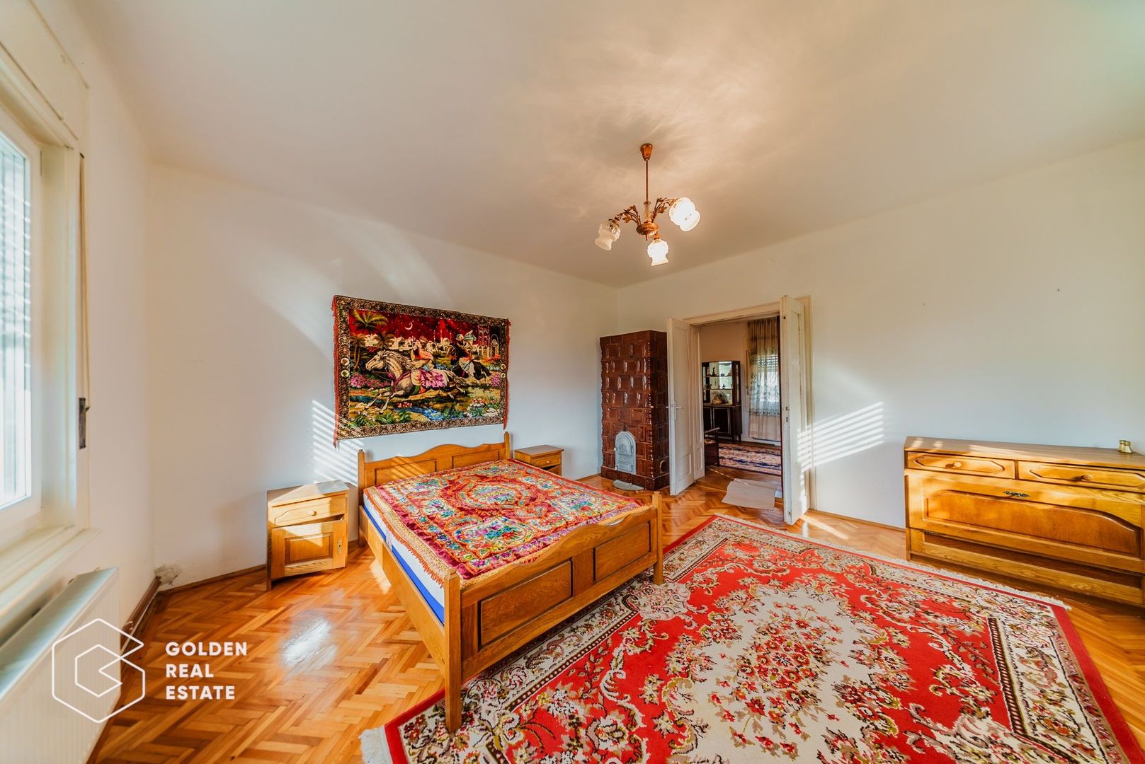 Vila superba, P+E,  Cuvin, 9 camere, 200 mp si teren 1300 mp plus anexa 3 camere - Poză 15