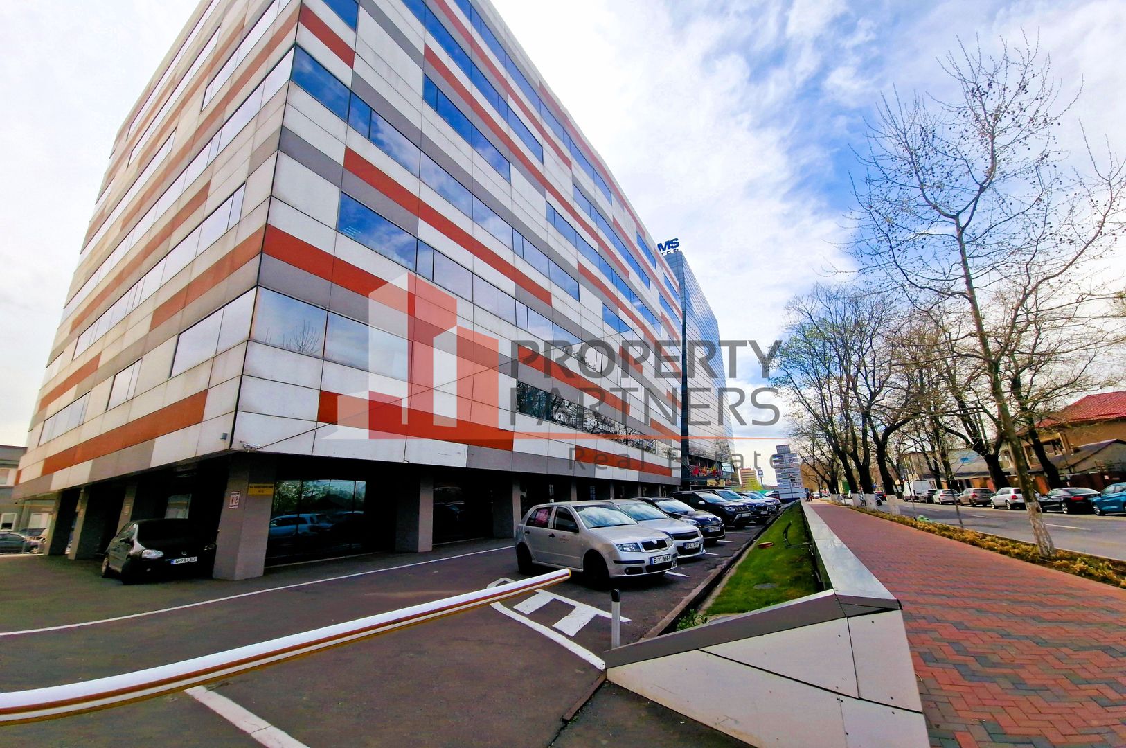 Spatiu comercial stradal - 686.35mp - Pretabil showroom / medical - Poză 1