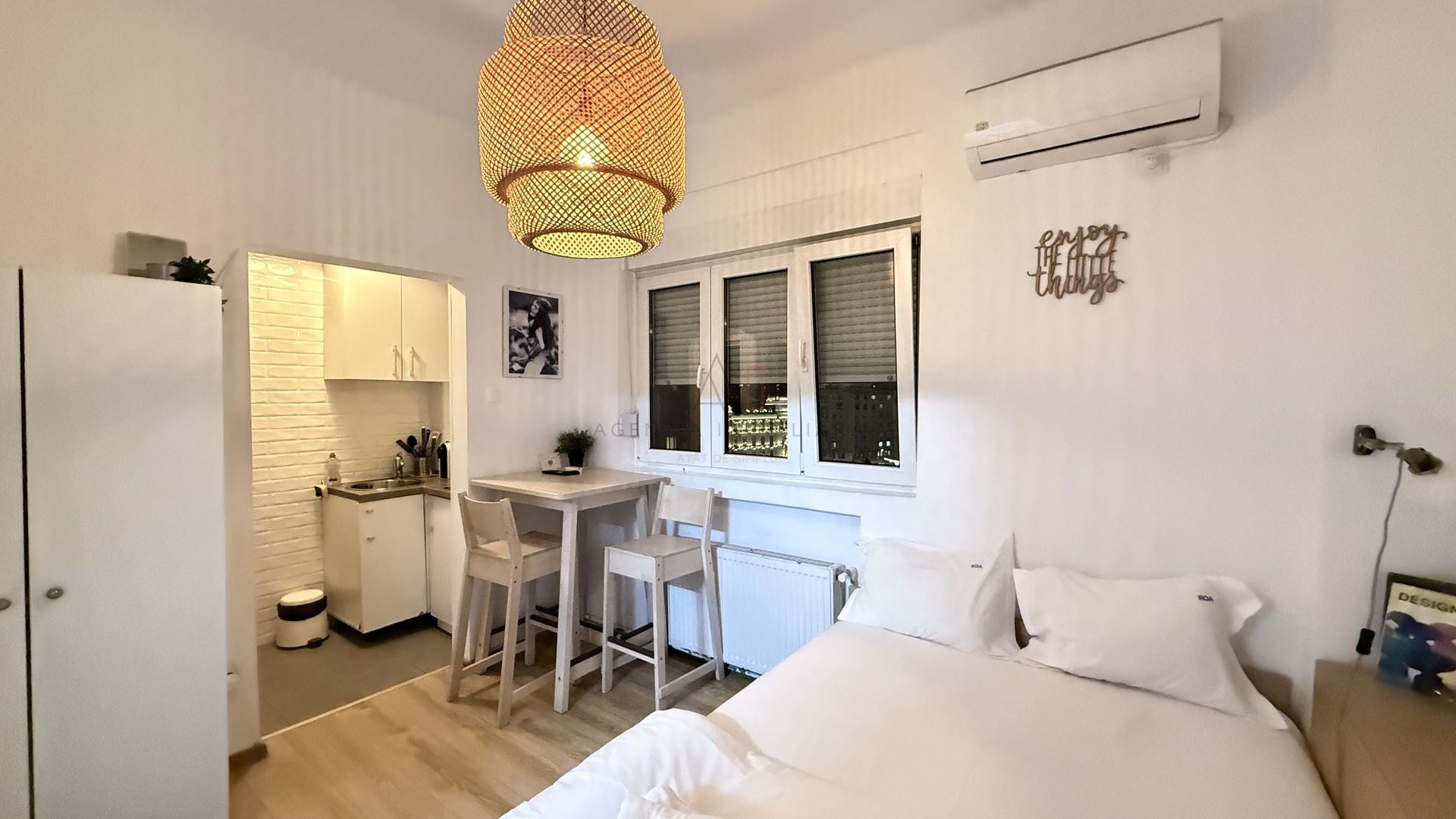 Garsoniera Universitate | View Hotel Corinthia - Poză 5