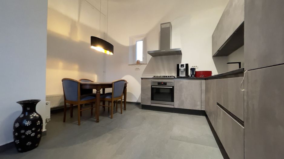 Apartament 5 camere , cladire istorica , renovat complet. - Poză 13