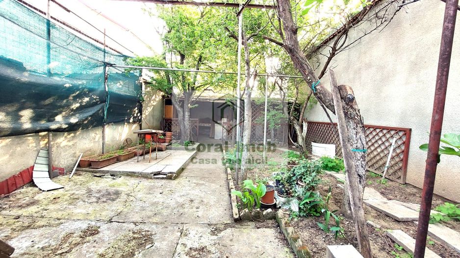 Vanzare casa 6 camere, 3 bai, 3 bucatarii, 2 centrale,  curte individu - Poză 23