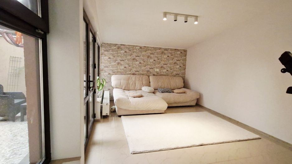 Apartament 3 camere | Curte proprie | 2 locuri parcare - Poză 2