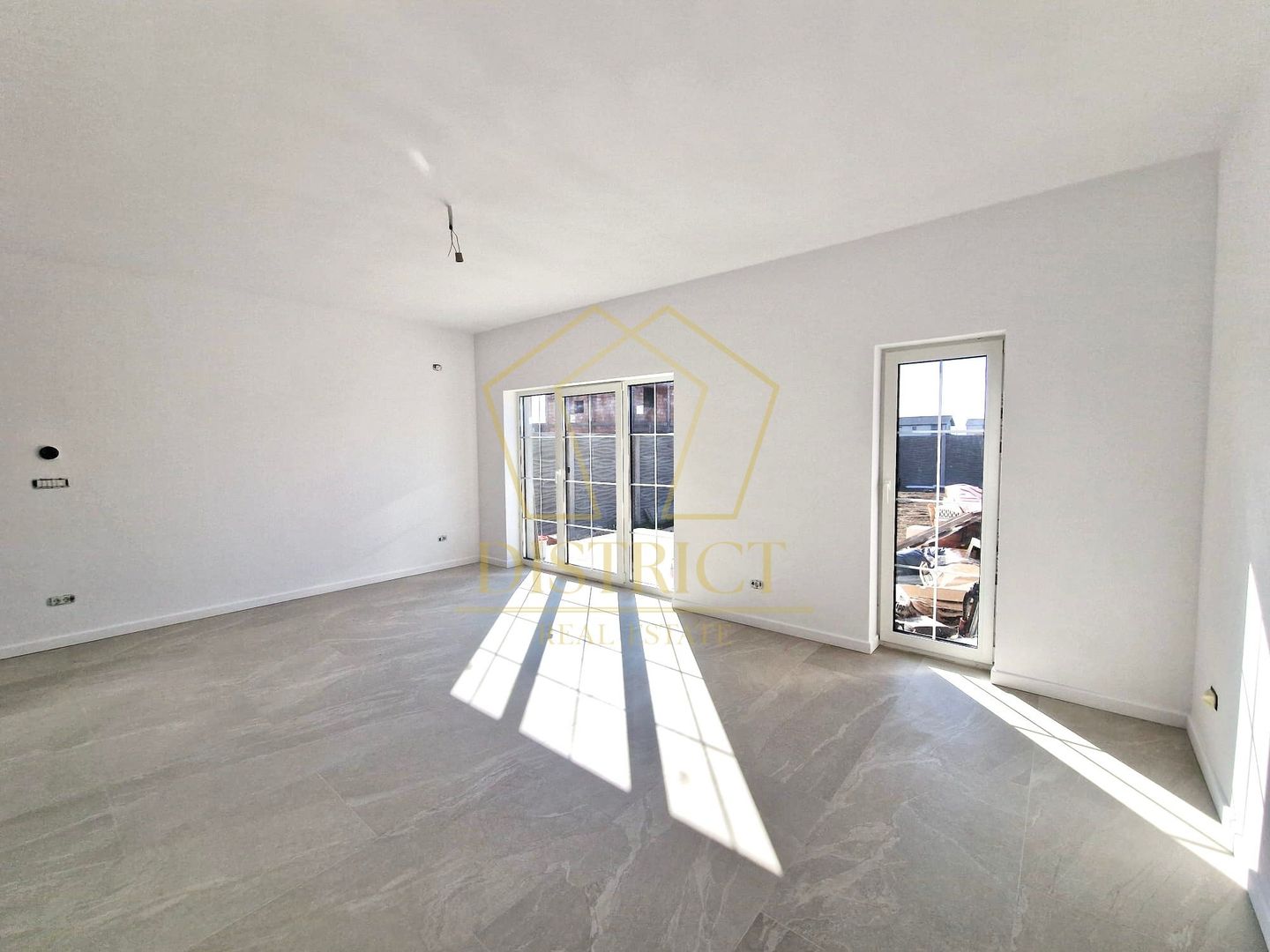 Duplex superb cu 4 camere si dressing | Mosnita Veche | Lidl - Poză 2