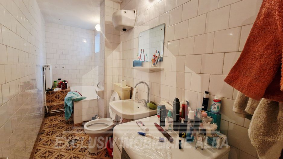Apartament cu 3 camere decomandate in Cetate - Poză 6