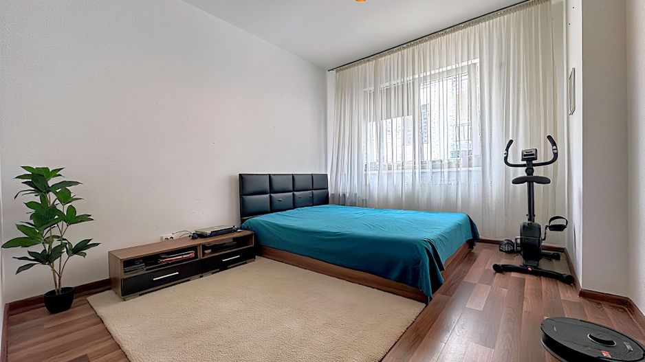 Apartament 3 camere decomandat bucatarie inchisa 2 bai Parcul Teilor - Poză 4