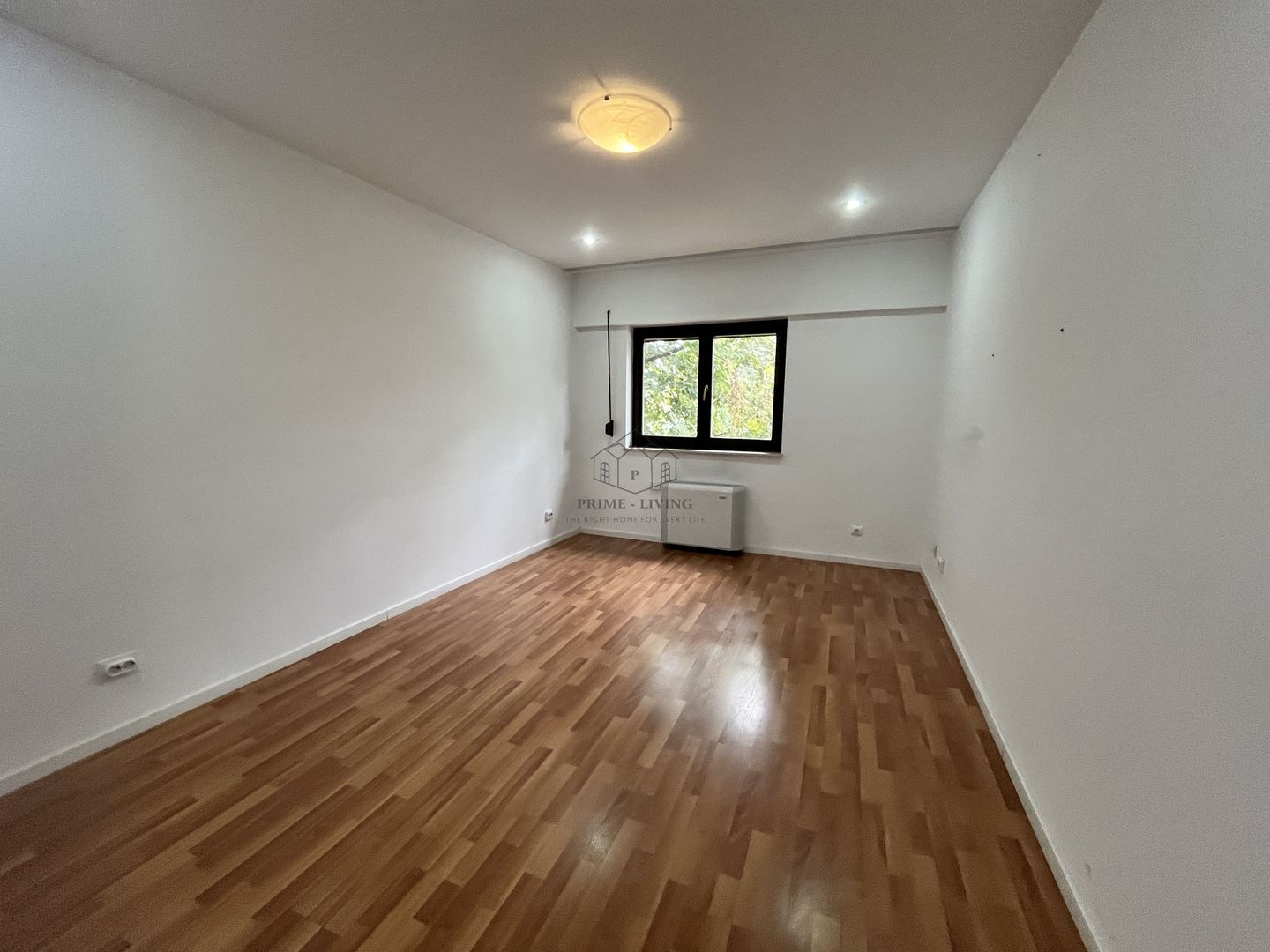 VILA CU 5 CAMERE LA INCHIRIERE PE MALUL LACULUI STRAULESTI - Poză 11