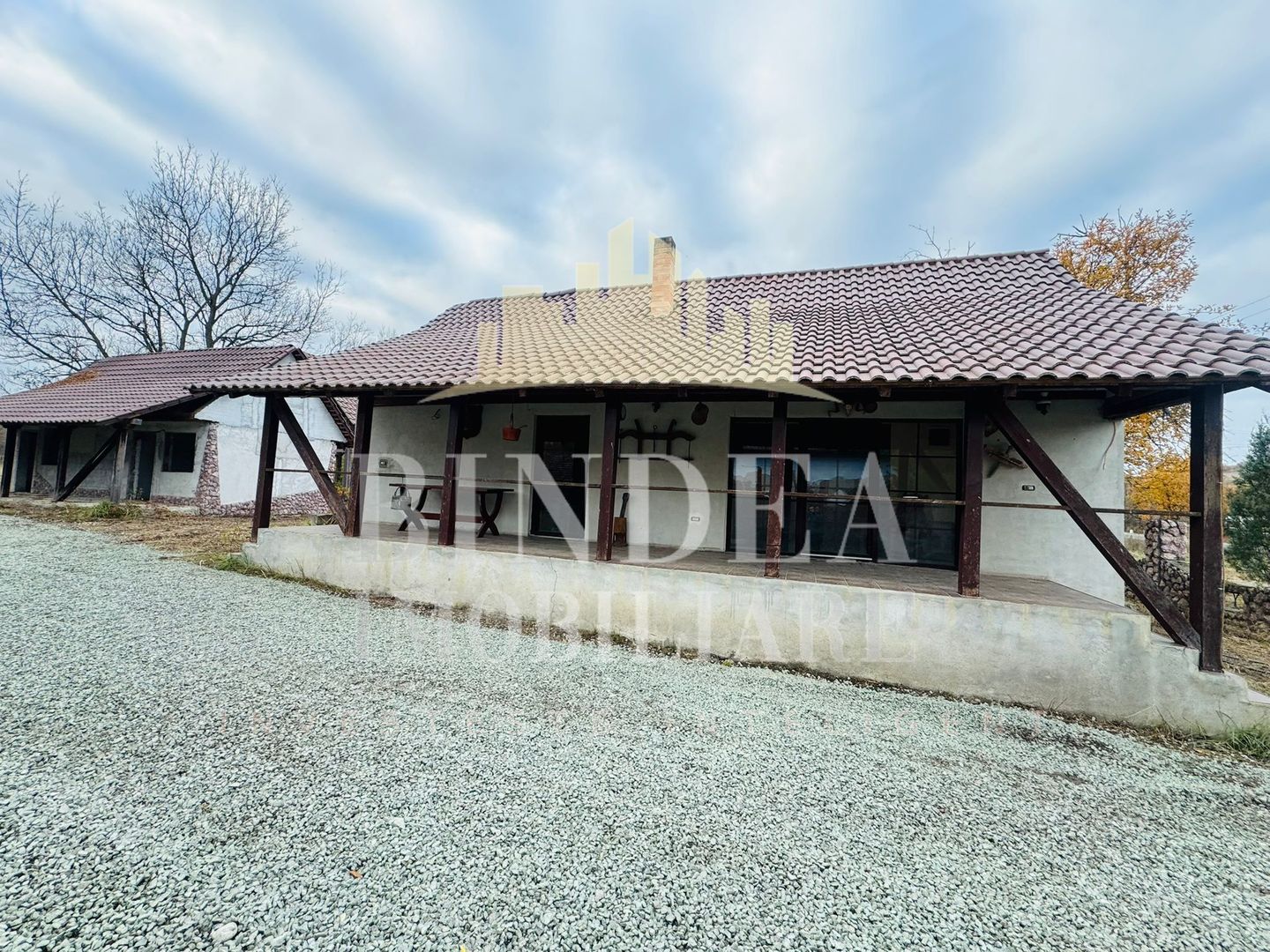 Oportunitate investitie: două reședințe de vacanță/ cabane 3940mp teren - Poză 10