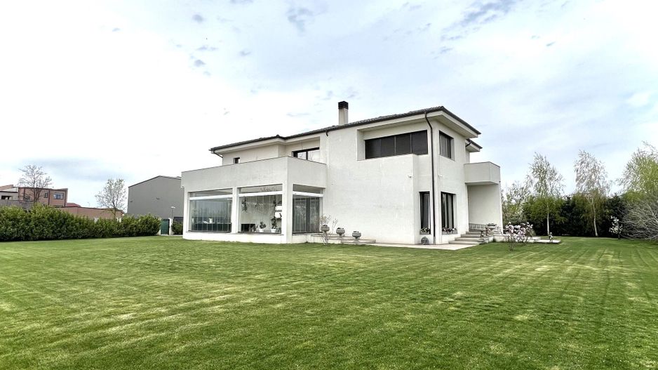 Proprietate deosebita suprafete generoase 580 mp teren 2076 mp - Poză 20