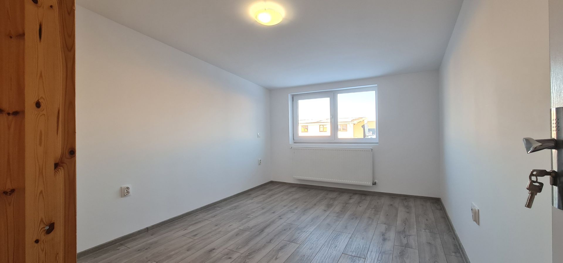 Casa semimobilata semiutilata in Cartier Izvor Tarlungeni Brasov - Poză 11