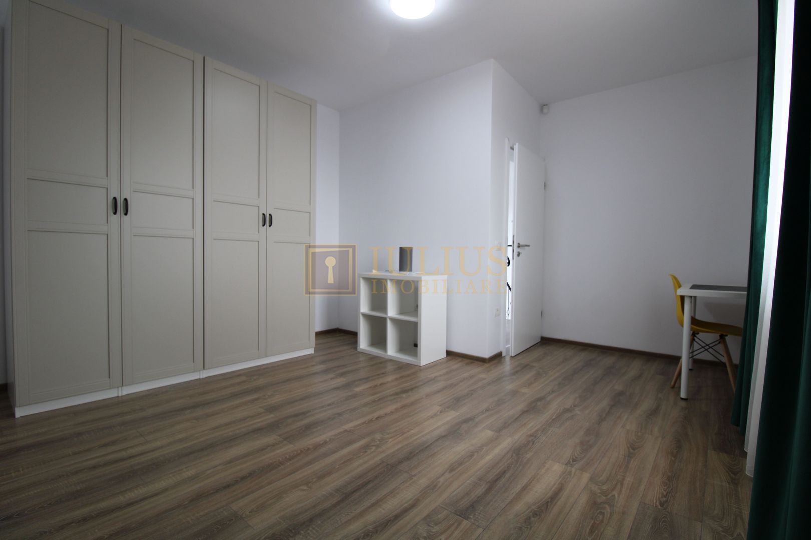 Zona Cora - Dumbravita, 5 camere + 2 bai. - Poză 25