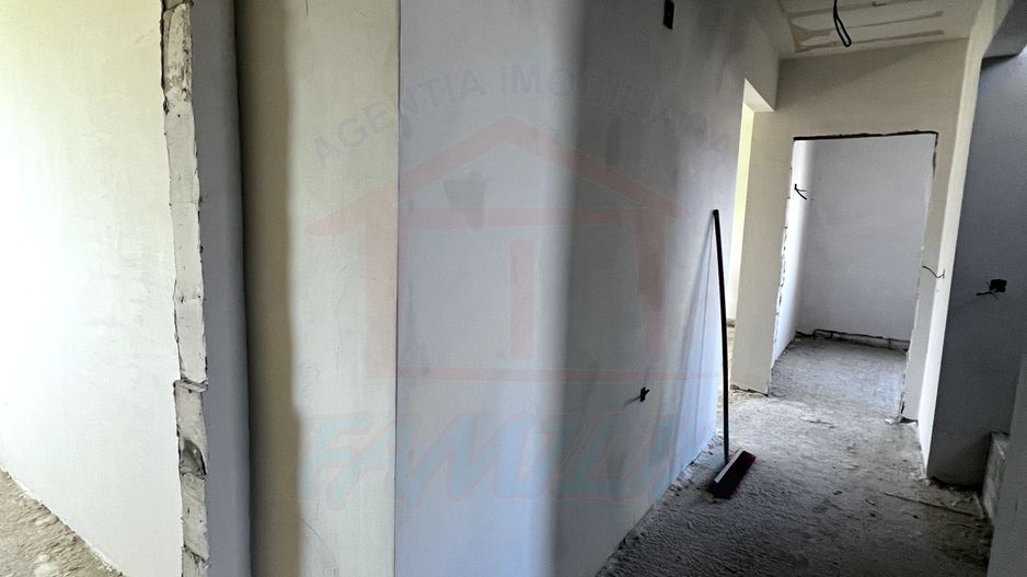 Vanzare casa P+M in Sendreni( in spatele Primariei), pret 99 000 euro - Poză 25