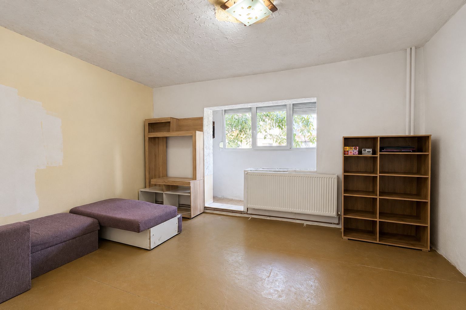 Apartament 1 cameră, zona Confecții, decomandat, centrală proprie - Poză 1
