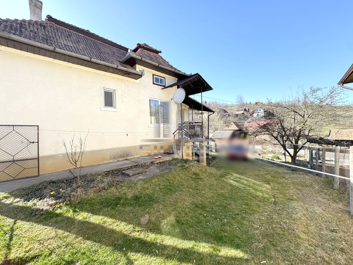 Casa pe 3 niveluri cu teren de 1900 mp in Com. Baisoara. - Poză 5