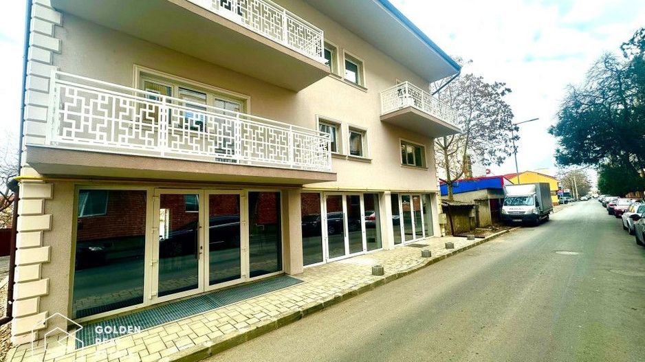 Cladire cu destinatie comerciala,800mp, D,P+2Etaje,locatie exceptionala - Poză 2