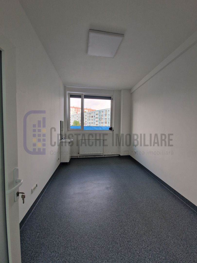 Spatiu comercial renovat si amenajat pentru a fi folosit ca o clinica medicala - Poză 12