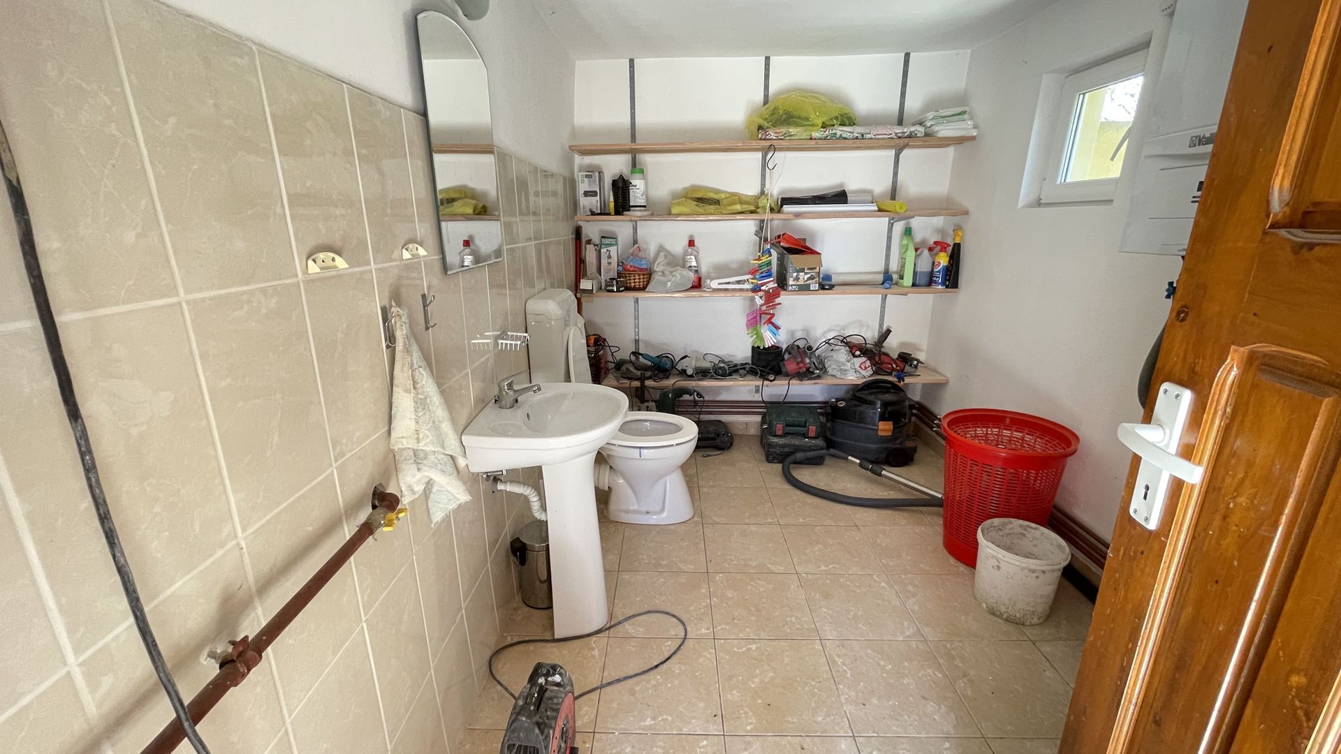 Casa cu teren frumos si garaj zona Mehala - Poză 17