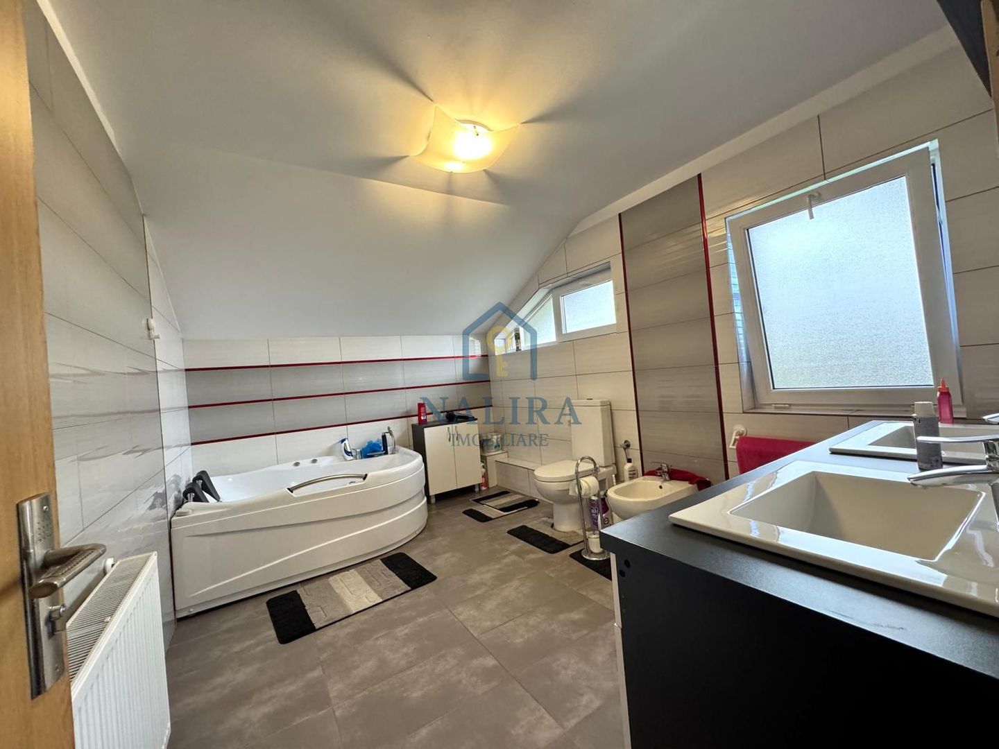 Casa superba de vanzare-piscina- eficienta energetic-Tautii Magheraus - Poză 15