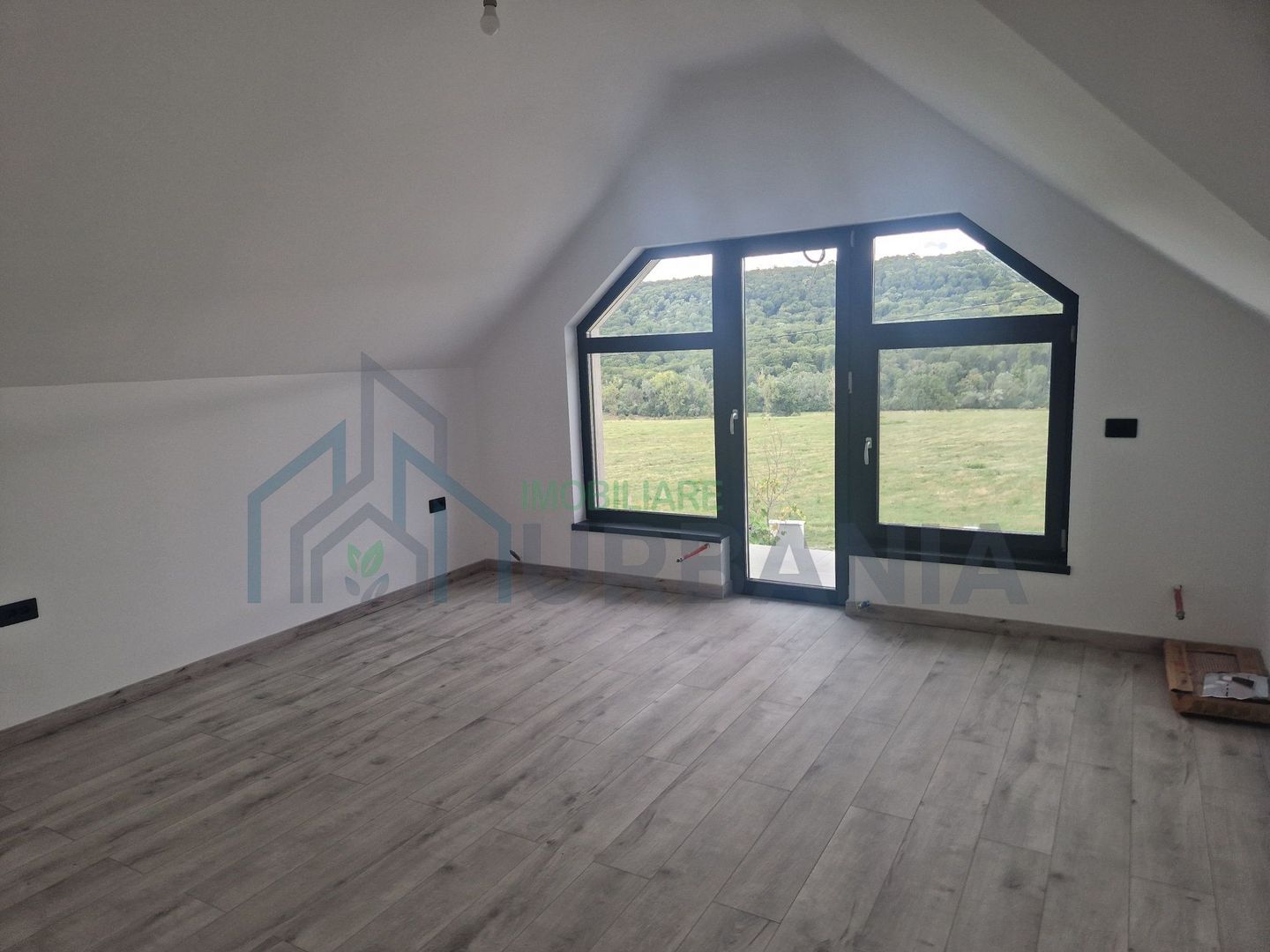 Vilă de vânzare în Dobrovat, 130 mp, P+M, teren 1000 mp - Poză 7