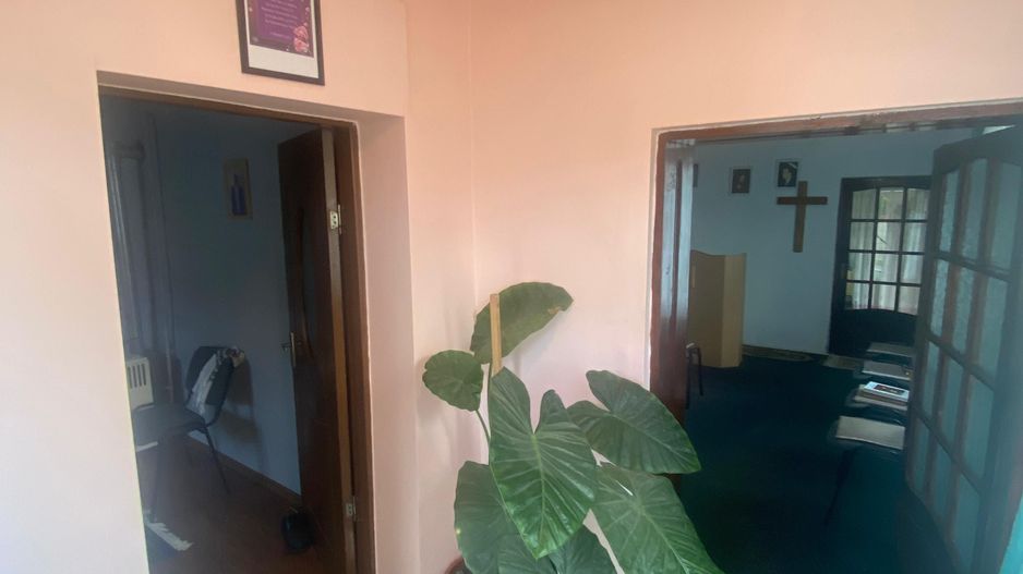 Casa de vanzare zona Chetani - Poză 2