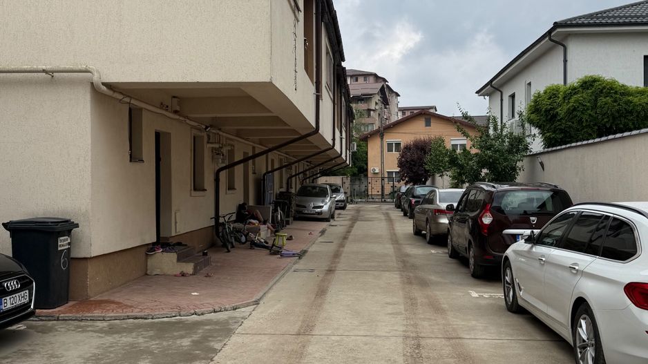 Casă înșiruită complet mobilată + curte+ 2 parcari în complex inchis! - Poză 31