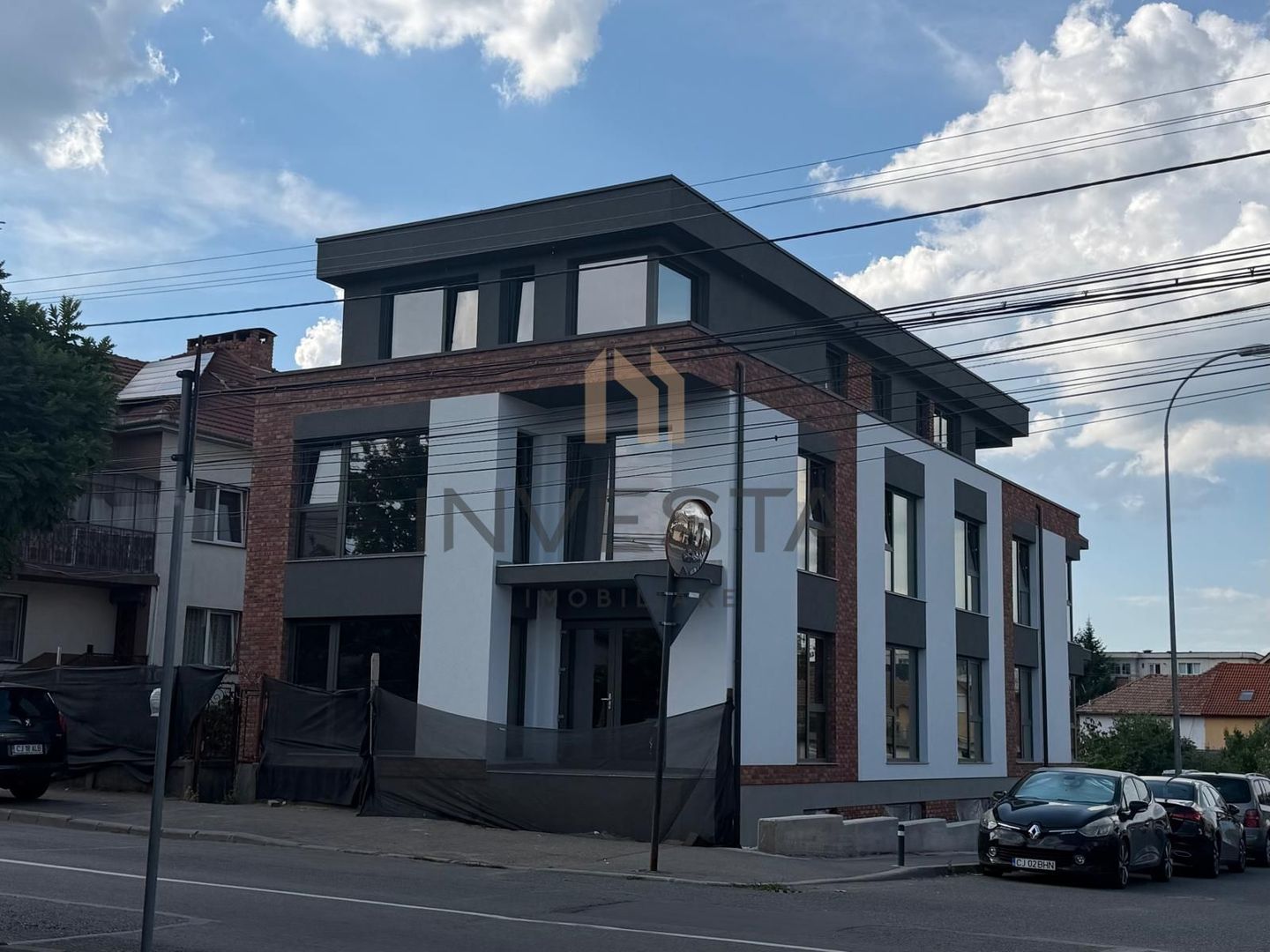 Spatiu comercial 296 mp utili! 4 parcari exterioare incluse! - Poză 1