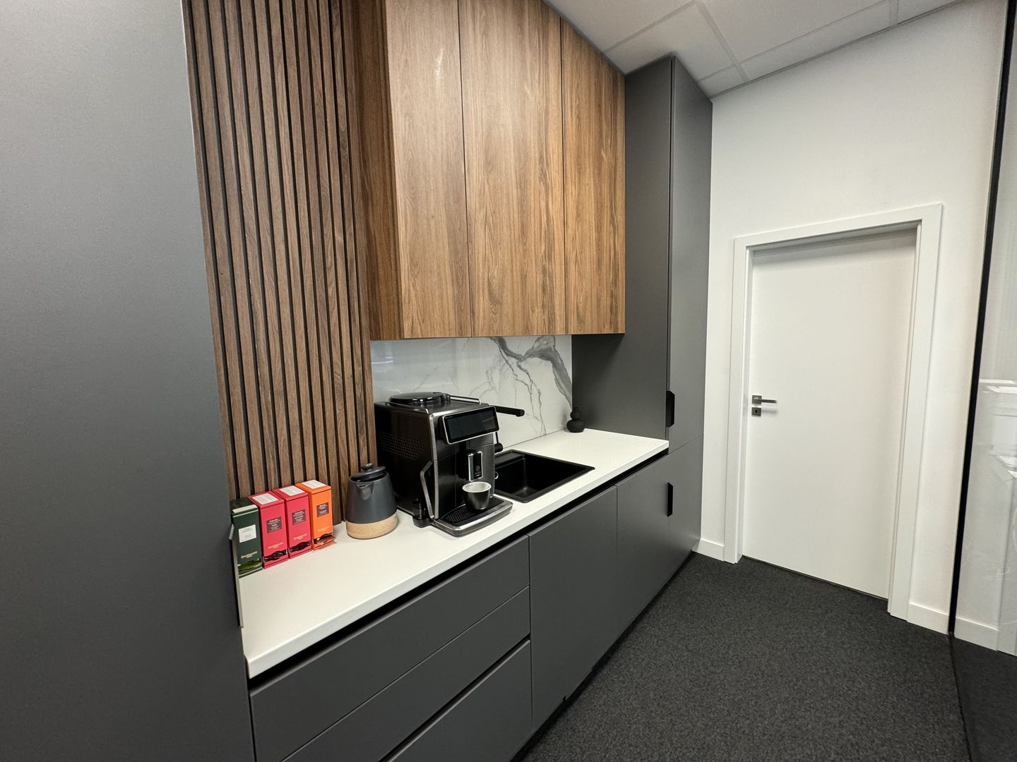 Imobil Premium de Închiriat: Eficiență și Tehnologie de Vârf - Poză 10