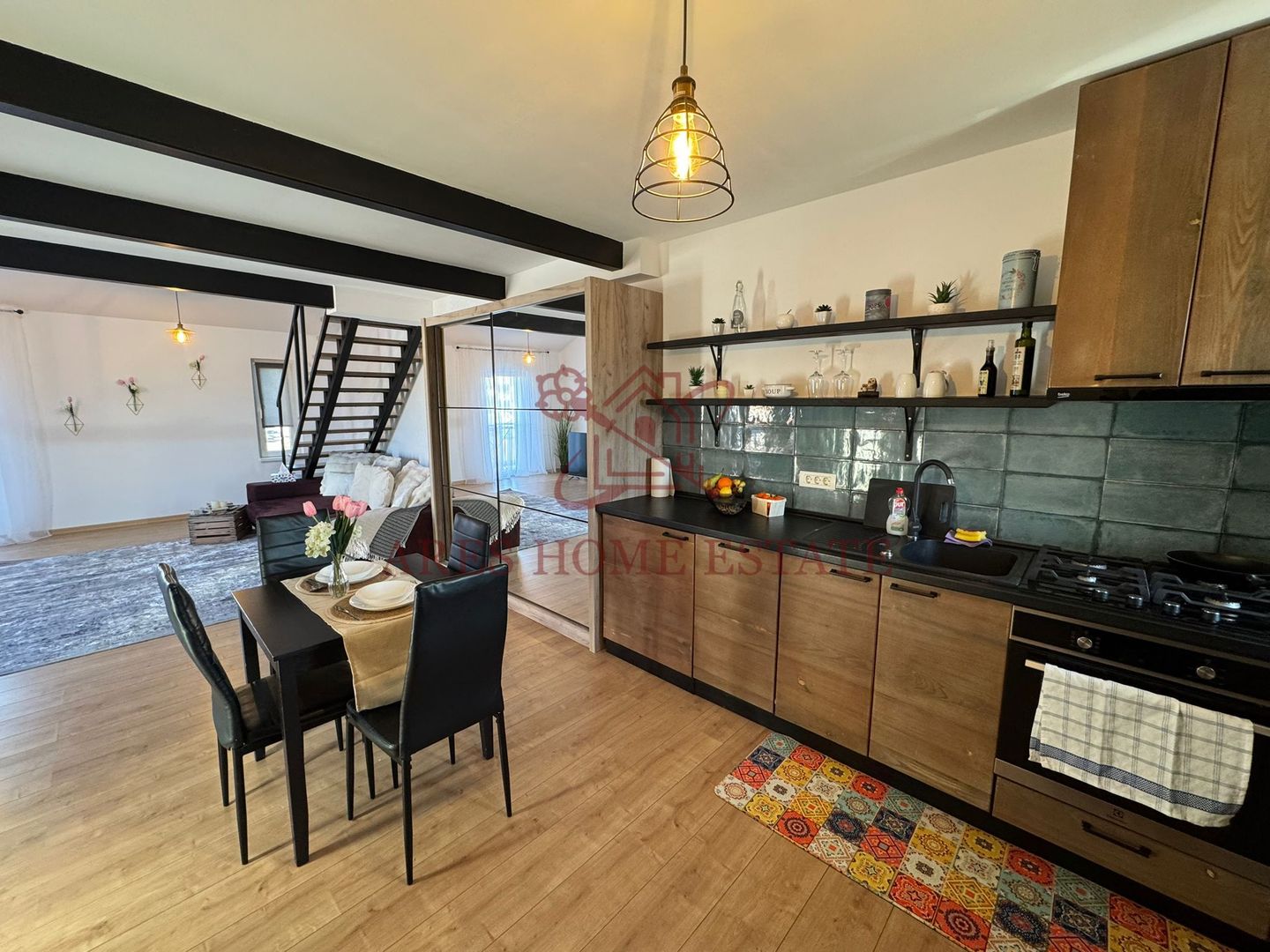 Apartament cu mezanin si curte privata. 2 locuri de parcare. - Poză 5