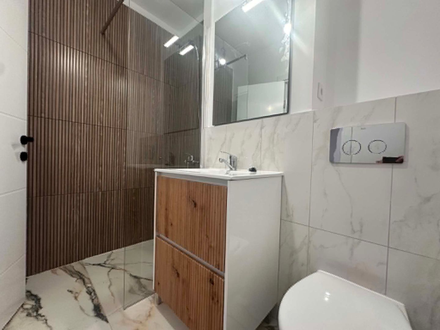 Circumvalatiunii | 2 Camere | Decomandat | Etaj intermediar | Centrala Proprie - Poză 8